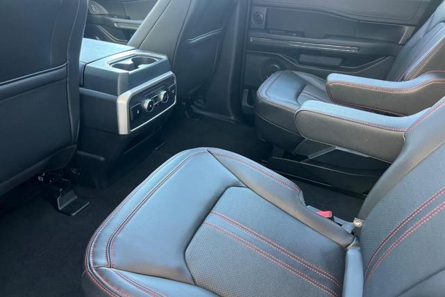 Photo of 2024 Agate Black Metallic Ford Expedition