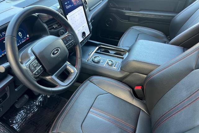 Photo of 2024 Agate Black Metallic Ford Expedition