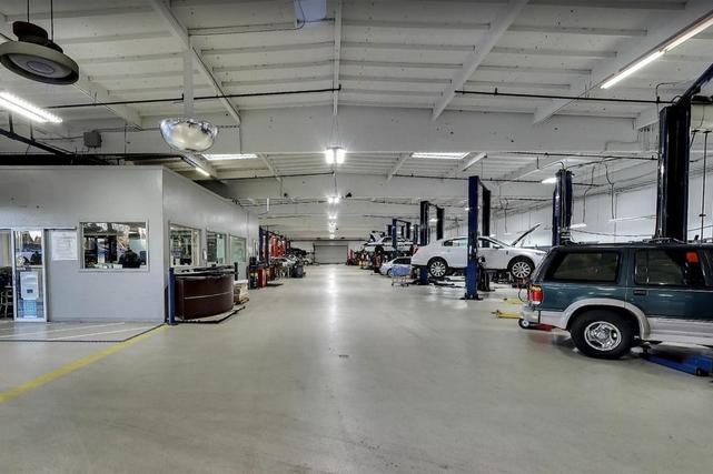 Photo of 2024 Agate Black Metallic Ford Expedition