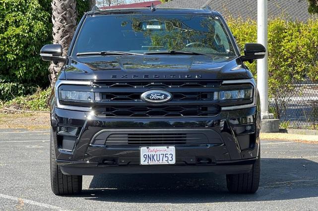 Photo of 2024 Agate Black Metallic Ford Expedition