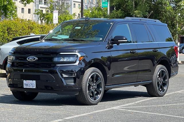 Photo of 2024 Agate Black Metallic Ford Expedition
