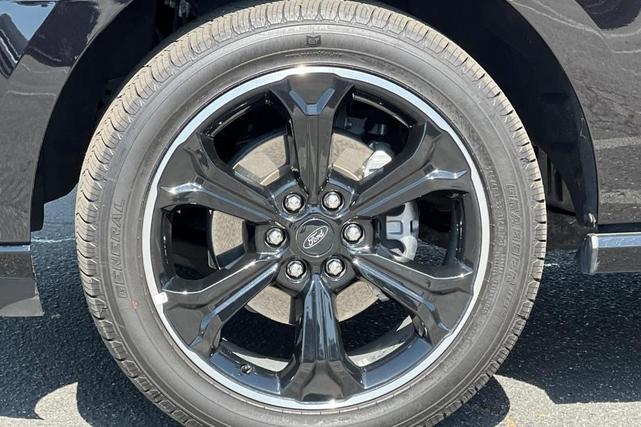 Photo of 2024 Agate Black Metallic Ford Expedition