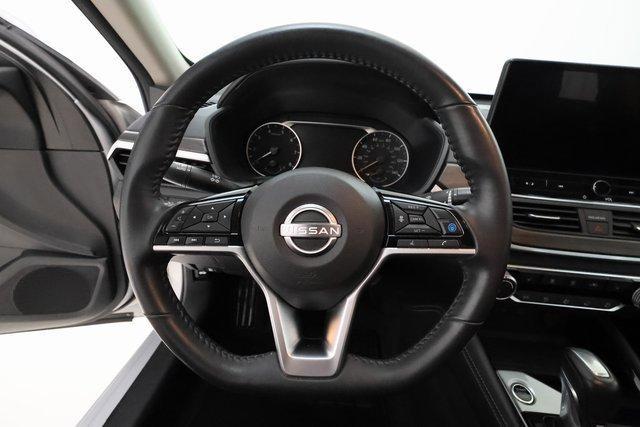 Photo of 2023 Brilliant Silver Metallic Nissan Altima