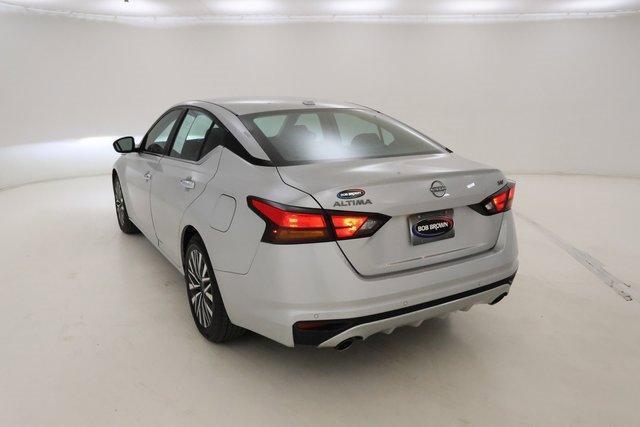 Photo of 2023 Brilliant Silver Metallic Nissan Altima
