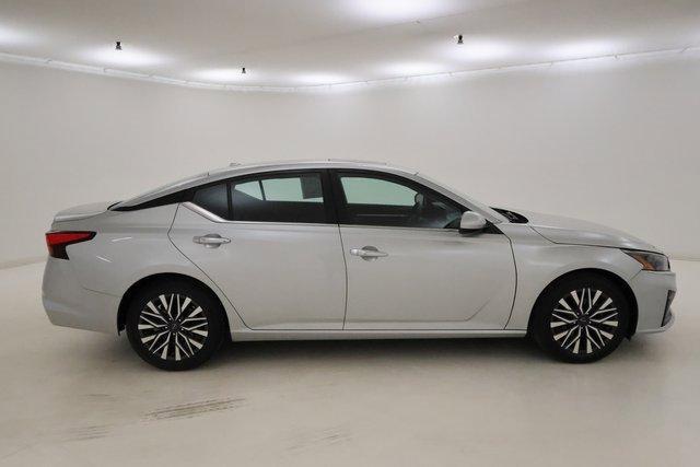 Photo of 2023 Brilliant Silver Metallic Nissan Altima