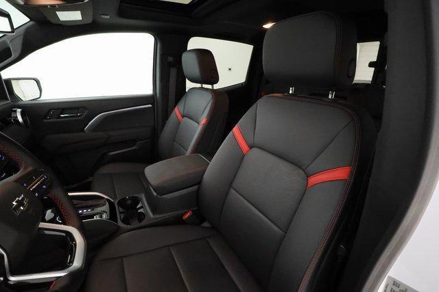 Photo of 2024 Summit White Chevrolet Colorado