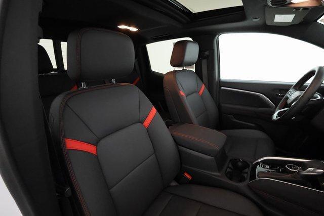 Photo of 2024 Summit White Chevrolet Colorado