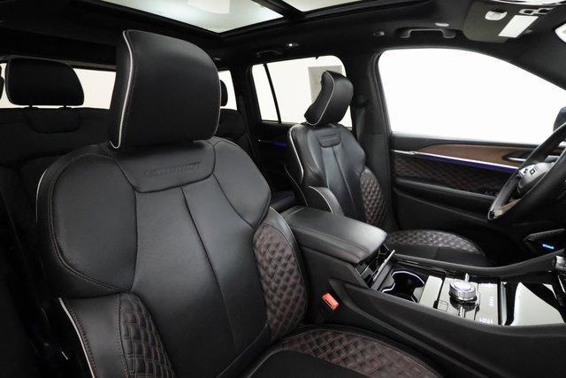 Photo of 2022 Bright White Clearcoat Jeep Grand Cherokee