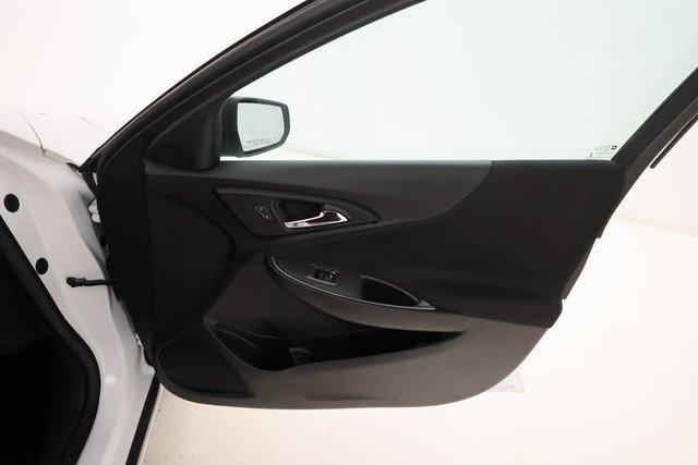 Photo of 2020 Summit White Chevrolet Malibu