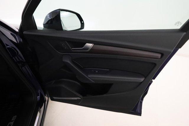 Photo of 2022 Navarra Blue Metallic Audi Q5
