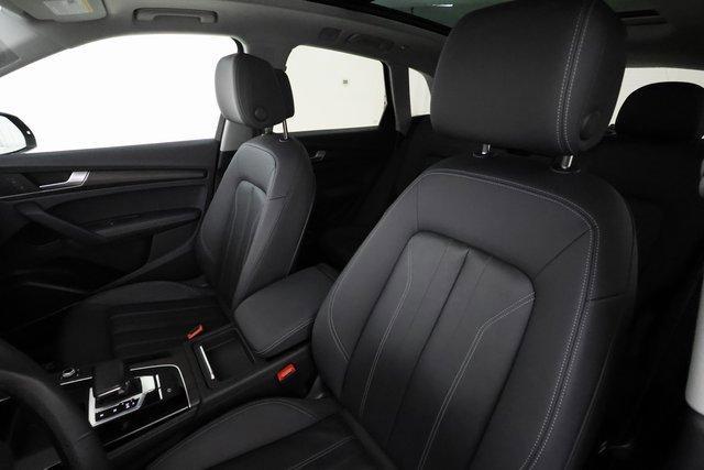 Photo of 2022 Navarra Blue Metallic Audi Q5