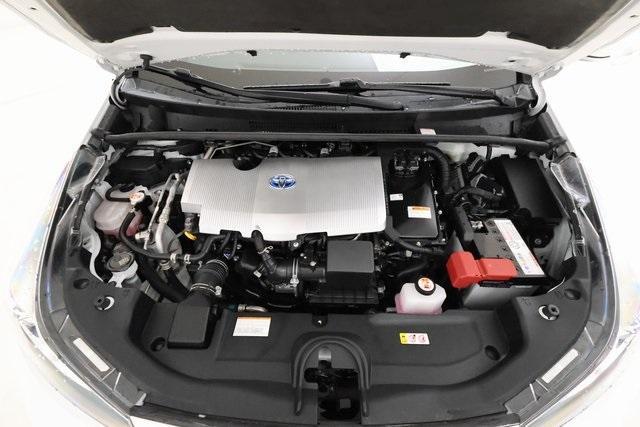 Photo of 2022 White Toyota Prius