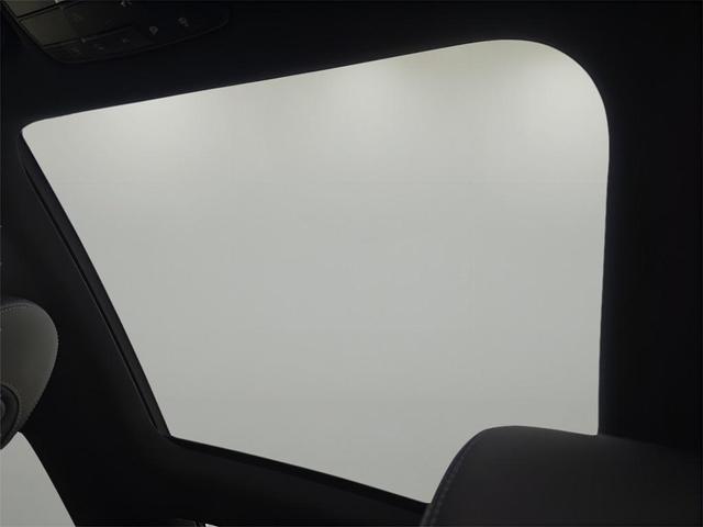 Photo of 2019 Polar White Mercedes-Benz GLC 300