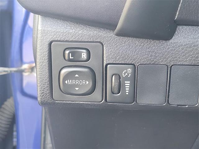 Photo of 2018 Blue Crush Metallic Toyota Corolla