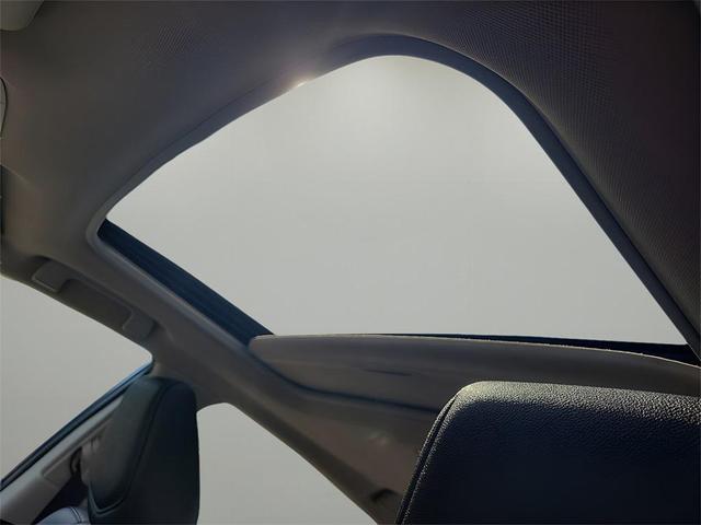 Photo of 2018 Blue Crush Metallic Toyota Corolla