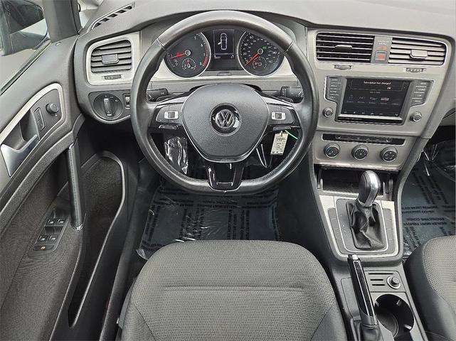 Photo of 2017 Black Volkswagen Golf SportWagen