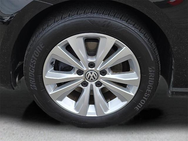 Photo of 2017 Black Volkswagen Golf SportWagen