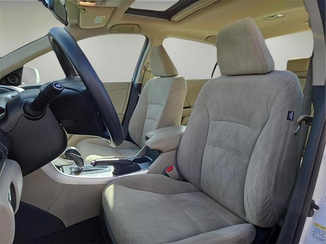 Photo of 2014 White Honda Accord