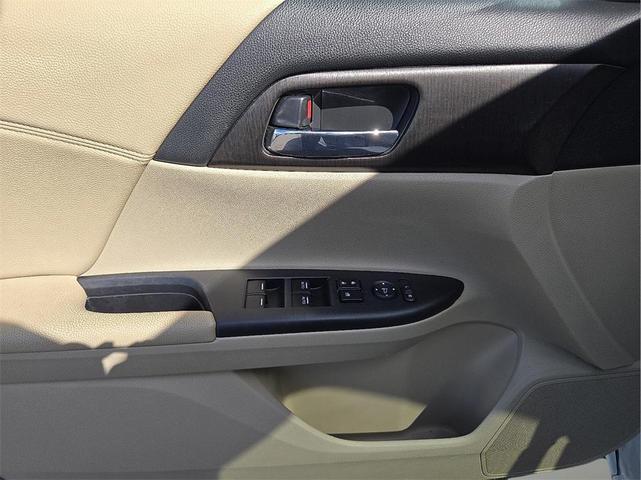 Photo of 2014 White Honda Accord