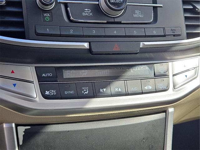 Photo of 2014 White Honda Accord