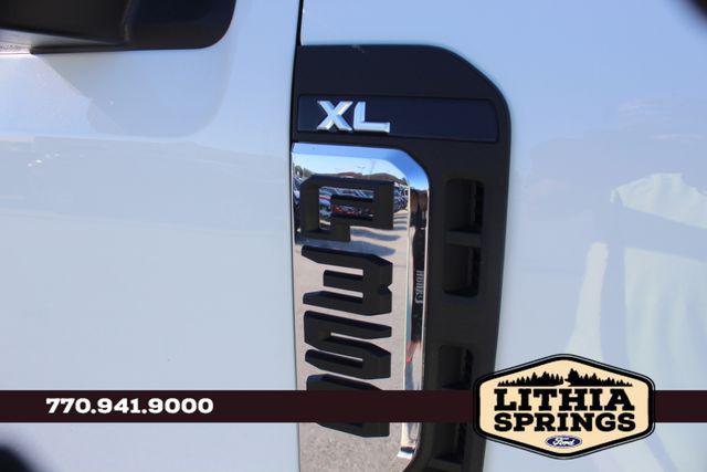 Photo of 2025 Oxford White Ford F-350