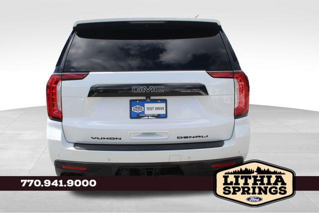Photo of 2021 White Frost Tricoat GMC Yukon