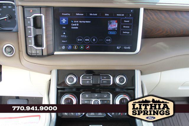 Photo of 2021 White Frost Tricoat GMC Yukon