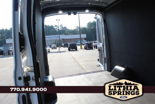 Photo of 2025 Oxford White Ford Transit-250