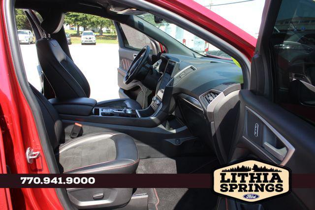 Photo of 2024 Rapid Red Metallic Tinted Clearcoat Ford Edge