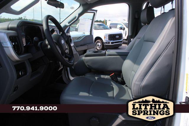 Photo of 2025 Oxford White Ford F-350