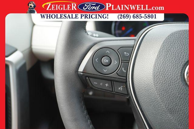 Photo of 2023 Silver Toyota RAV4 Hybrid