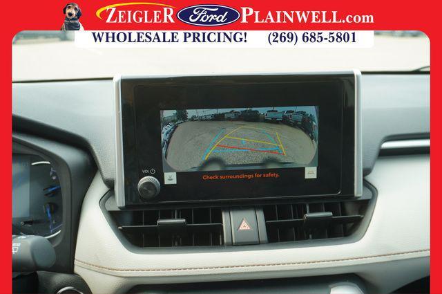 Photo of 2023 Silver Toyota RAV4 Hybrid