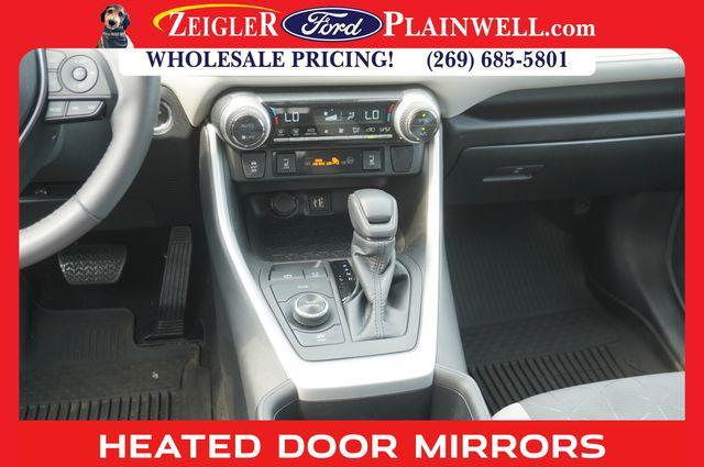 Photo of 2023 Silver Toyota RAV4 Hybrid