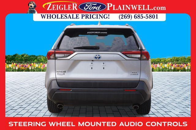 Photo of 2023 Silver Toyota RAV4 Hybrid