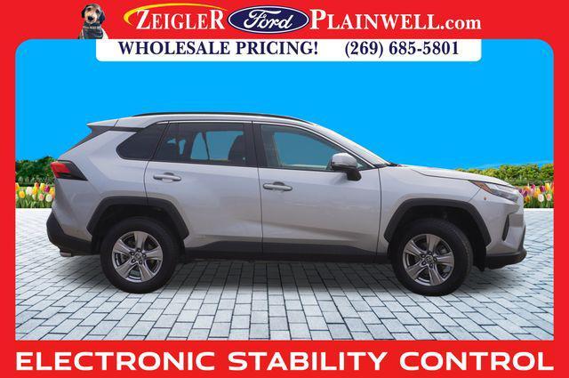 Photo of 2023 Silver Toyota RAV4 Hybrid