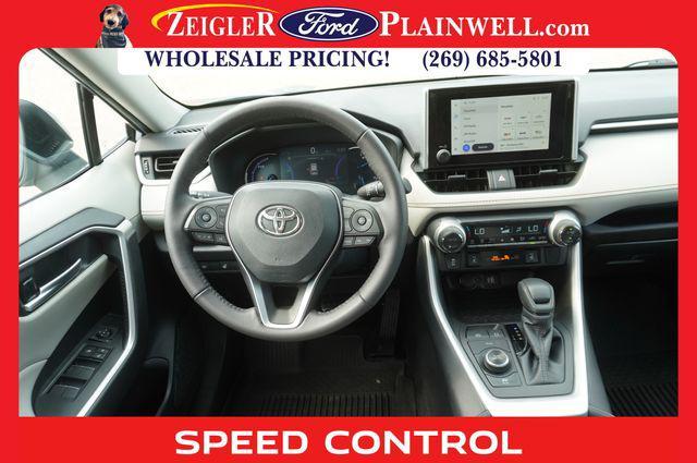 Photo of 2023 Silver Toyota RAV4 Hybrid