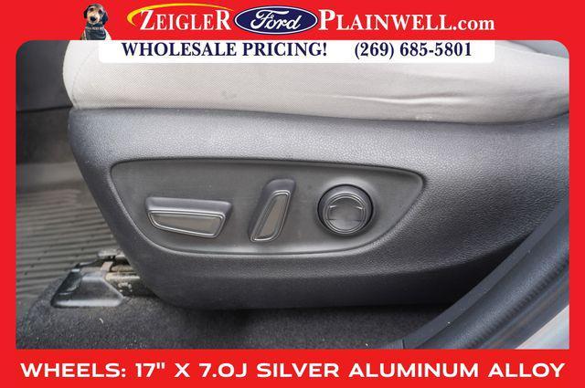 Photo of 2023 Silver Toyota RAV4 Hybrid