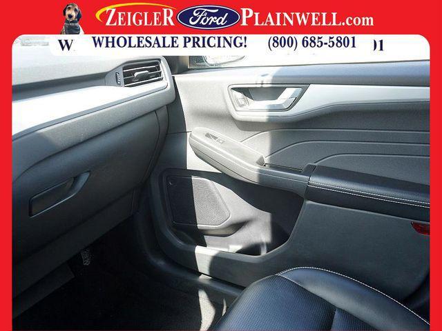 Photo of 2023 Vapor Blue Metallic Ford Escape