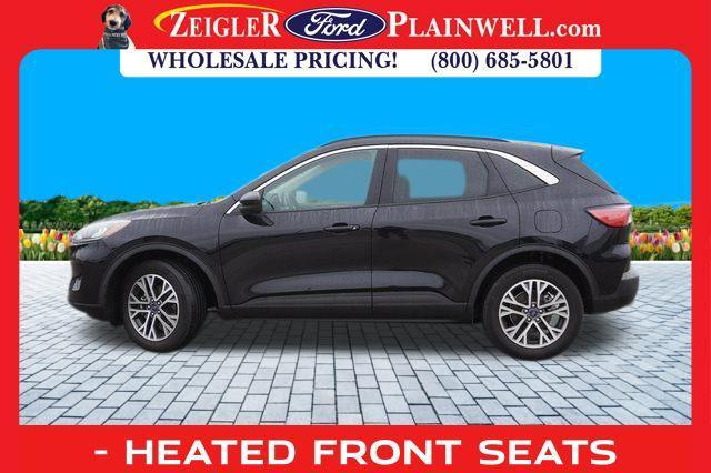 Photo of 2020 Black Metallic Ford Escape