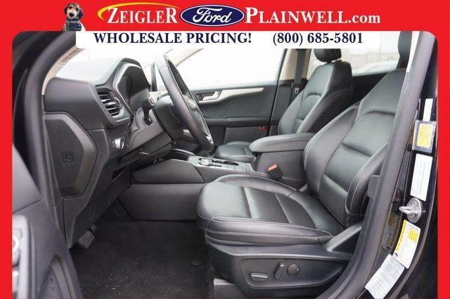 Photo of 2020 Black Metallic Ford Escape