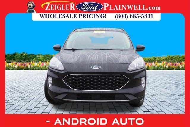 Photo of 2020 Black Metallic Ford Escape