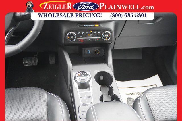 Photo of 2020 Black Metallic Ford Escape