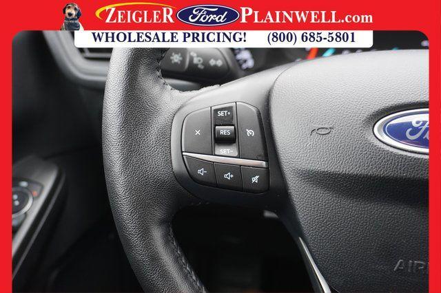 Photo of 2020 Black Metallic Ford Escape