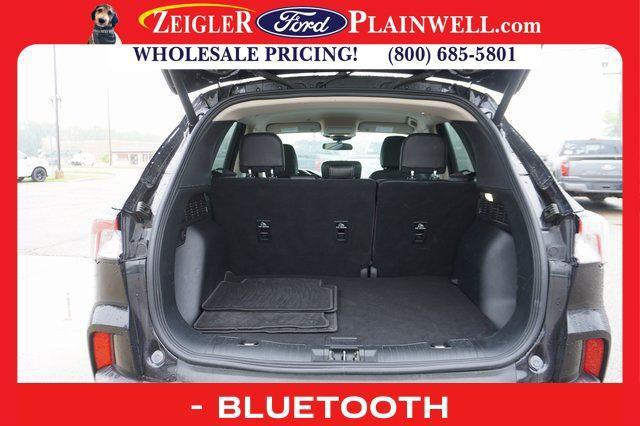 Photo of 2020 Black Metallic Ford Escape