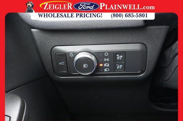 Photo of 2020 Black Metallic Ford Escape
