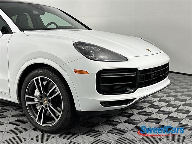 Photo of 2023 Carrara White Metallic Porsche Cayenne