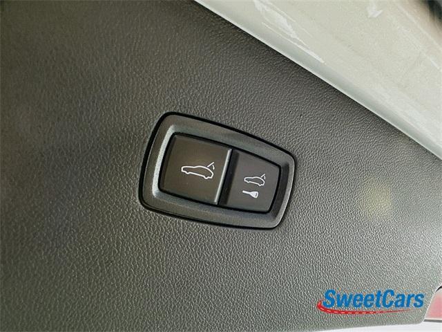 Photo of 2023 Carrara White Metallic Porsche Cayenne