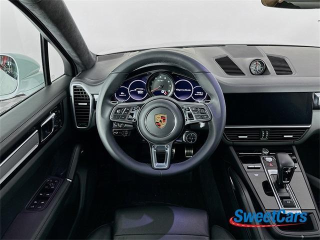 Photo of 2023 Carrara White Metallic Porsche Cayenne