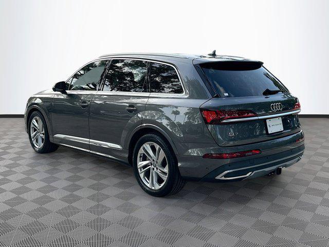 Photo of 2021 Gray Metallic Audi Q7