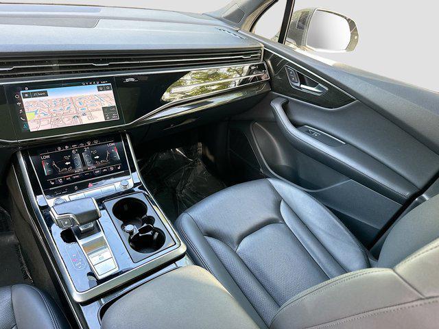 Photo of 2021 Gray Metallic Audi Q7